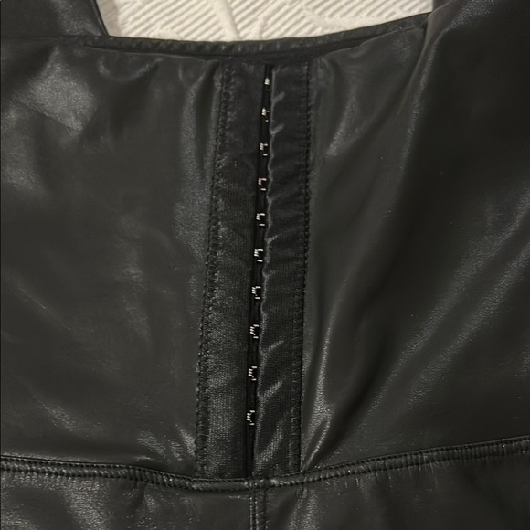 Sleek Black Faux Leather Leggings - Picture 3 of 6